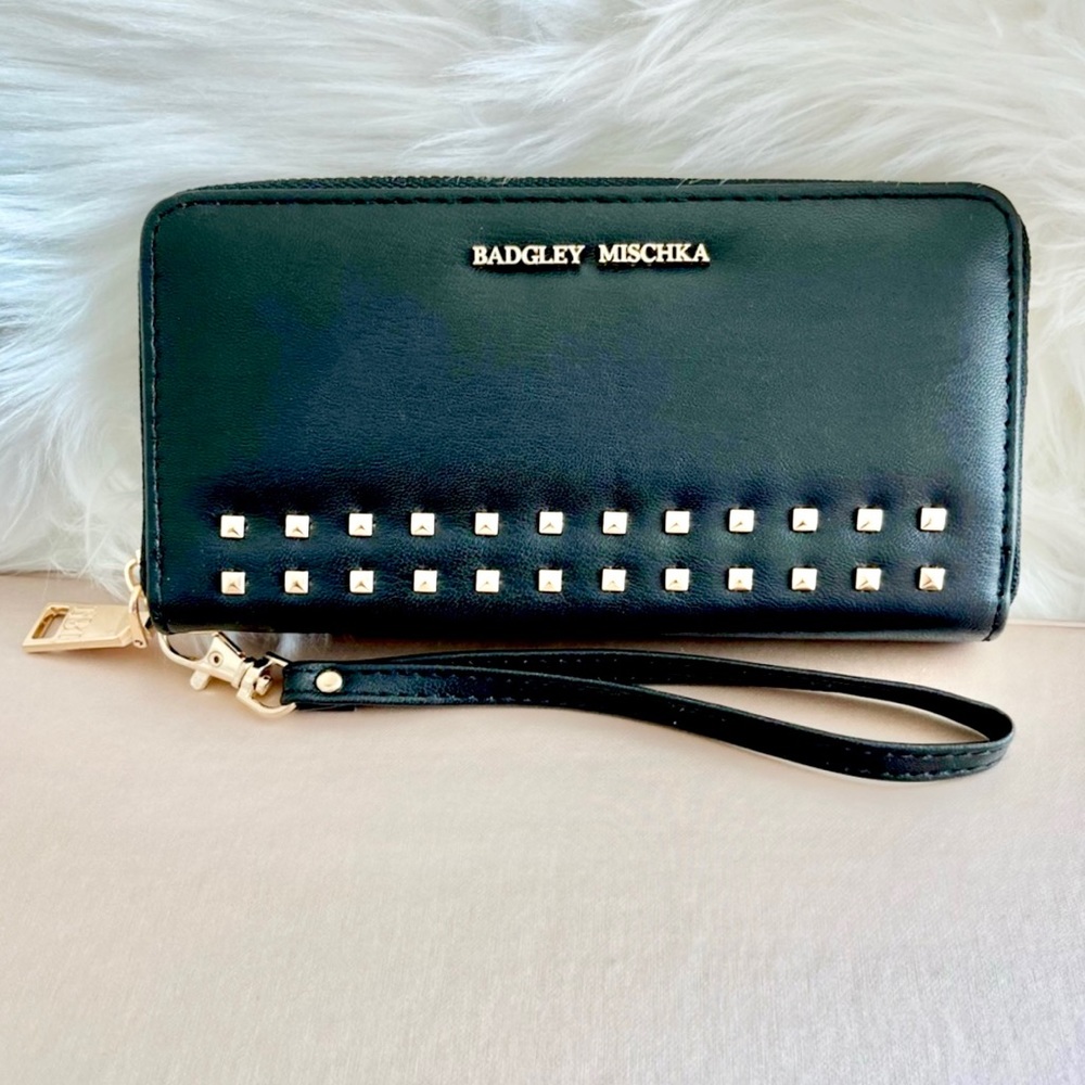 NWOT Badgley Mischka Black Leather Studded Wristlet Wallet Clutch